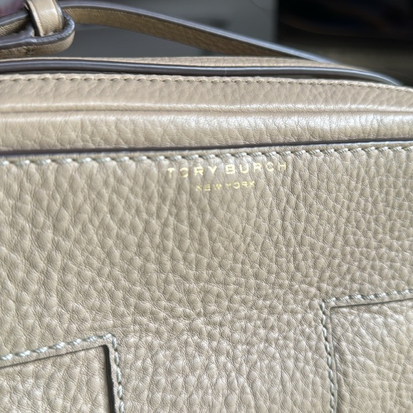 Tory Buch Model No 10005617crossbody bags used like new🎈 - Picture 4 of 17